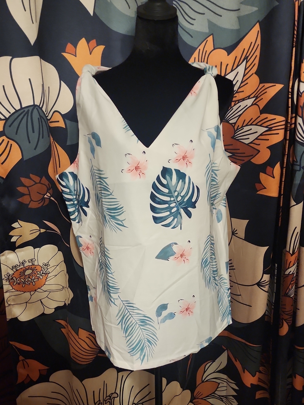 Women’s Floral Print V-Neck Sleeveless Top - White/Blue